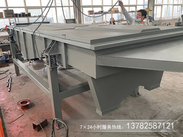 無(wú)粘性干式粉末、顆粒物料的篩分和除雜選用直線篩